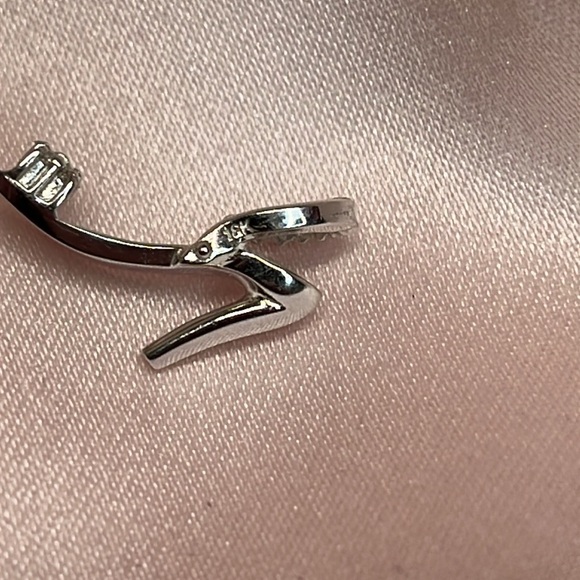 18K WHITE GOLD & DIAMOND HEEL CHARM - Picture 3 of 10
